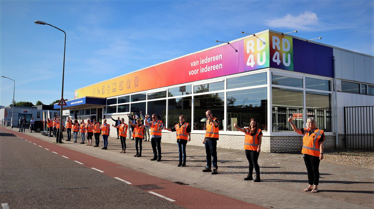 Kringloop Heerlen personeel buiten 2 kopie